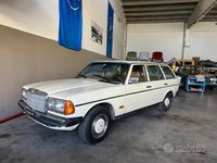 Usata Mercedes 300 125 CV (91 kW) 1984 Beige Station wagon