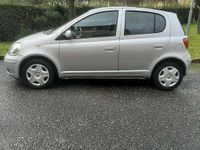 Usata Toyota Yaris 65 CV (47 kW) 2005 Argento Utilitaria