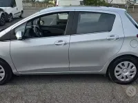 Usata Toyota Yaris Sol 69 CV (50 kW) 2015 Grigio Utilitaria