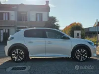Usata Peugeot 208 GT-line 102 CV (75 kW) 2020 Bianco Utilitaria