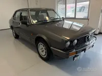Usata Alfa Romeo Alfetta Quadrifoglio 125 CV (91 kW) 1983 Marrone Berlina