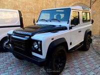 Usata Land Rover Defender 122 CV (89 kW) 2014 Bianco pastello SUV