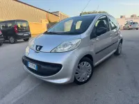 Usata Peugeot 107 68 CV (50 kW) 2005 Argento Utilitaria
