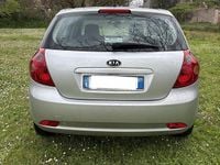 Usata Kia Ceed 115 CV (84 kW) 2008 Grigio Utilitaria