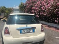 Begagnad Mini ONE 75 HK (55 kW) 2011 Vit Halvkombi