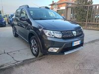 Usata Dacia Sandero Stepway 95 CV (69 kW) 2019 Grigio Berlina