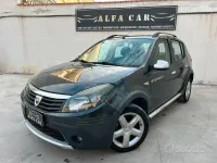 Usata Dacia Sandero Stepway 88 CV (64 kW) 2012 Grigio Berlina