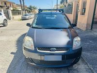 Usata Ford Fiesta 68 CV (50 kW) 2008 Grigio Utilitaria