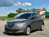 Usado Lancia Ypsilon S 95 HP (69 kW) 2013 Cinzento Citadino
