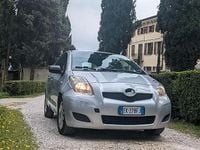 Usata Toyota Yaris 90 CV (66 kW) 2010 Grigio Utilitaria