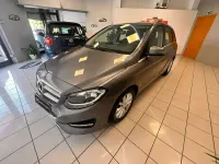 Usata Mercedes B180 Business 109 CV (80 kW) 2016 Arancione Utilitaria