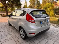 Usata Ford Fiesta 71 CV (52 kW) 2012 Grigio Berlina