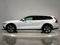 Usata Volvo V60 CC Plus 197 CV (144 kW) 2023 Bianco Station wagon
