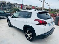 Usata Peugeot 2008 S 101 CV (74 kW) 2019 Bianco SUV