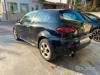 Usata Alfa Romeo 147 Distinctive 140 CV (102 kW) 2003 Nero Utilitaria