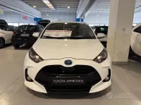 Usata Toyota Yaris Hybrid Active 92 CV (67 kW) 2022 Bianco Berlina