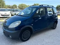 Usata Toyota Yaris 75 CV (55 kW) 2003 Blu Berlina