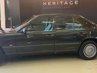 Usata Mercedes E200 122 CV (89 kW) 1987 Grigio Berlina