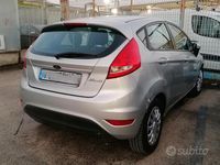 Usata Ford Fiesta Titanium 96 CV (70 kW) 2010 Grigio Utilitaria