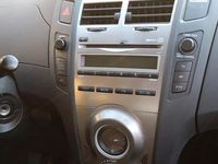 Usata Toyota Yaris Sol 90 CV (66 kW) 2011 Grigio Utilitaria