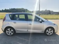 Usata Renault Scénic III 110 CV (80 kW) 2011 Grigio Monovolume