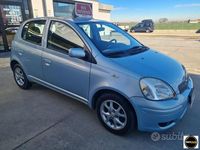 Usata Toyota Yaris 87 CV (63 kW) 2005 Argento Utilitaria
