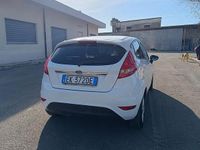 Usata Ford Fiesta Titanium 82 CV (60 kW) 2011 Bianco Utilitaria