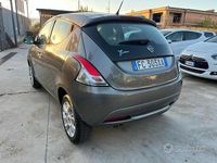 Usata Lancia Ypsilon Platinum 85 CV (62 kW) 2016 Grigio scuro Utilitaria