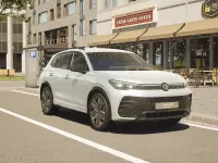Nuova VW Tiguan R-line Plus 204 CV (150 kW) 2026 Dolomite silver metallizzato SUV