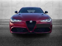 Usata Alfa Romeo Giulia Quadrifoglio 519 CV (381 kW) 2024 Rosso pastello Berlina