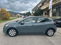 Używany Renault Clio V Life 101 KM (74 kW) 2020 Szary Sedan/Limuzyna