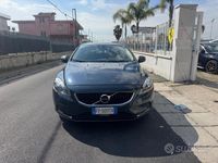 Usata Volvo V40 120 CV (88 kW) 2018 Blu Station wagon