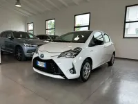 Usata Toyota Yaris Hybrid Style 73 CV (53 kW) 2017 Bianco Berlina