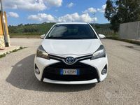 Usata Toyota Yaris Hybrid Active 101 CV (74 kW) 2014 Bianco Berlina