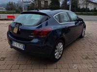 Usata Opel Astra 140 CV (102 kW) 2011 Blu Utilitaria