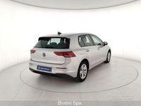 Usata VW Golf VIII Life 110 CV (80 kW) 2020 Grigio metallizzato Berlina