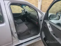 Usata Nissan Navara 174 CV (127 kW) 2005 Grigio Pick-up