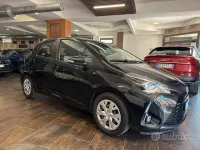 Usata Toyota Yaris Active 72 CV (52 kW) 2018 Nero Berlina