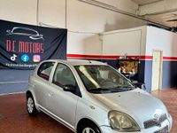 Usata Toyota Yaris 68 CV (50 kW) 2001 Grigio Berlina