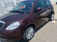 Usata Lancia Ypsilon 75 CV (55 kW) 2010 Viola Utilitaria