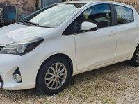 Usata Toyota Yaris Lounge 69 CV (50 kW) 2017 Bianco Berlina