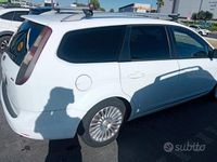 Usata Ford Focus 100 CV (73 kW) 2011 Bianco Station wagon