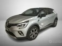 Usata Renault Captur Techno 101 CV (74 kW) 2023 Grigio SUV