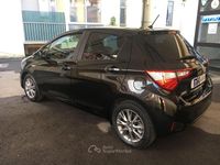 Usata Toyota Yaris Hybrid Active 73 CV (53 kW) 2017 Nero Berlina