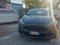 Usata Ford Fiesta Titanium 75 CV (55 kW) 2014 Bianco Utilitaria
