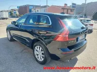 Usata Volvo XC60 Momentum 197 CV (144 kW) 2020 Nero metallizzato SUV