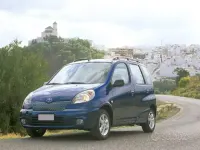 Usata Toyota Yaris Verso Sol 86 CV (63 kW) 2001 Grigio Monovolume