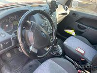 Usata Ford Fiesta 75 CV (55 kW) 2007 Rosso Berlina