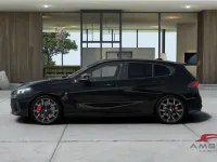 Nuova BMW M135 M Sport 300 CV (220 kW) 2026 Black sapphire metallizzato Utilitaria