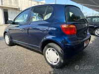 Usata Toyota Yaris 65 CV (47 kW) 2003 Blu Berlina